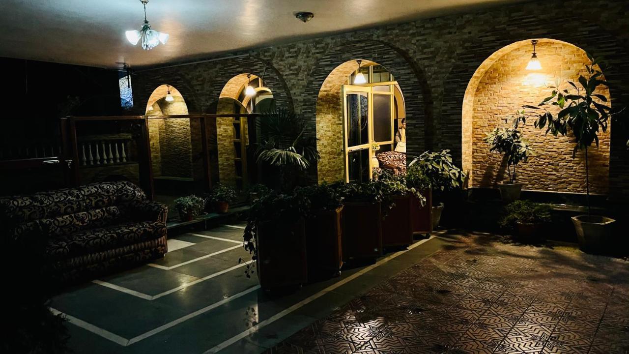 Hotel International Srinagar Buitenkant foto