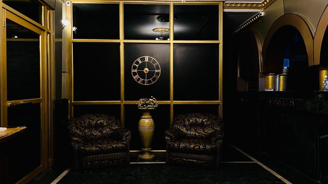 Hotel International Srinagar Buitenkant foto