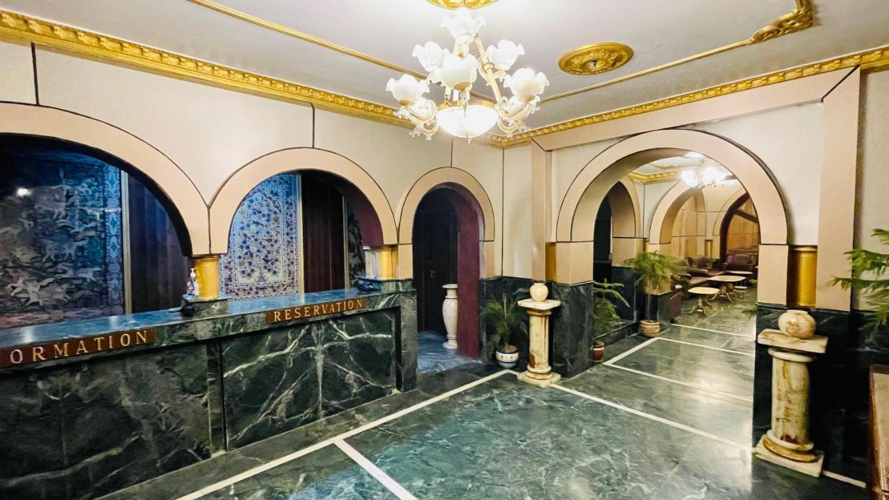 Hotel International Srinagar Buitenkant foto