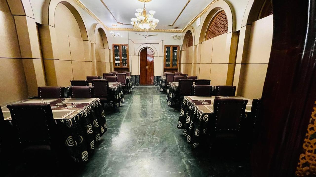 Hotel International Srinagar Buitenkant foto