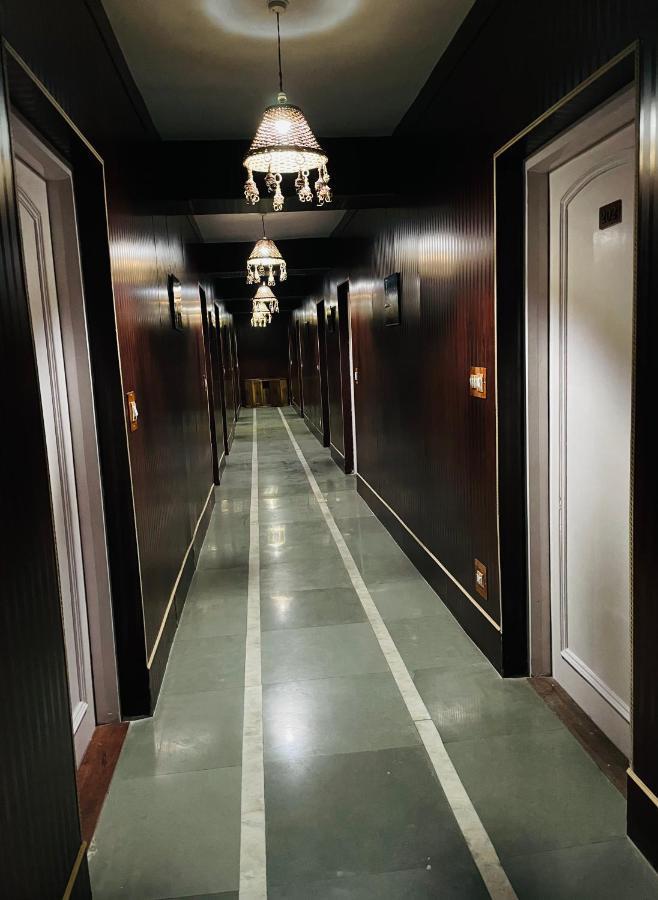 Hotel International Srinagar Buitenkant foto