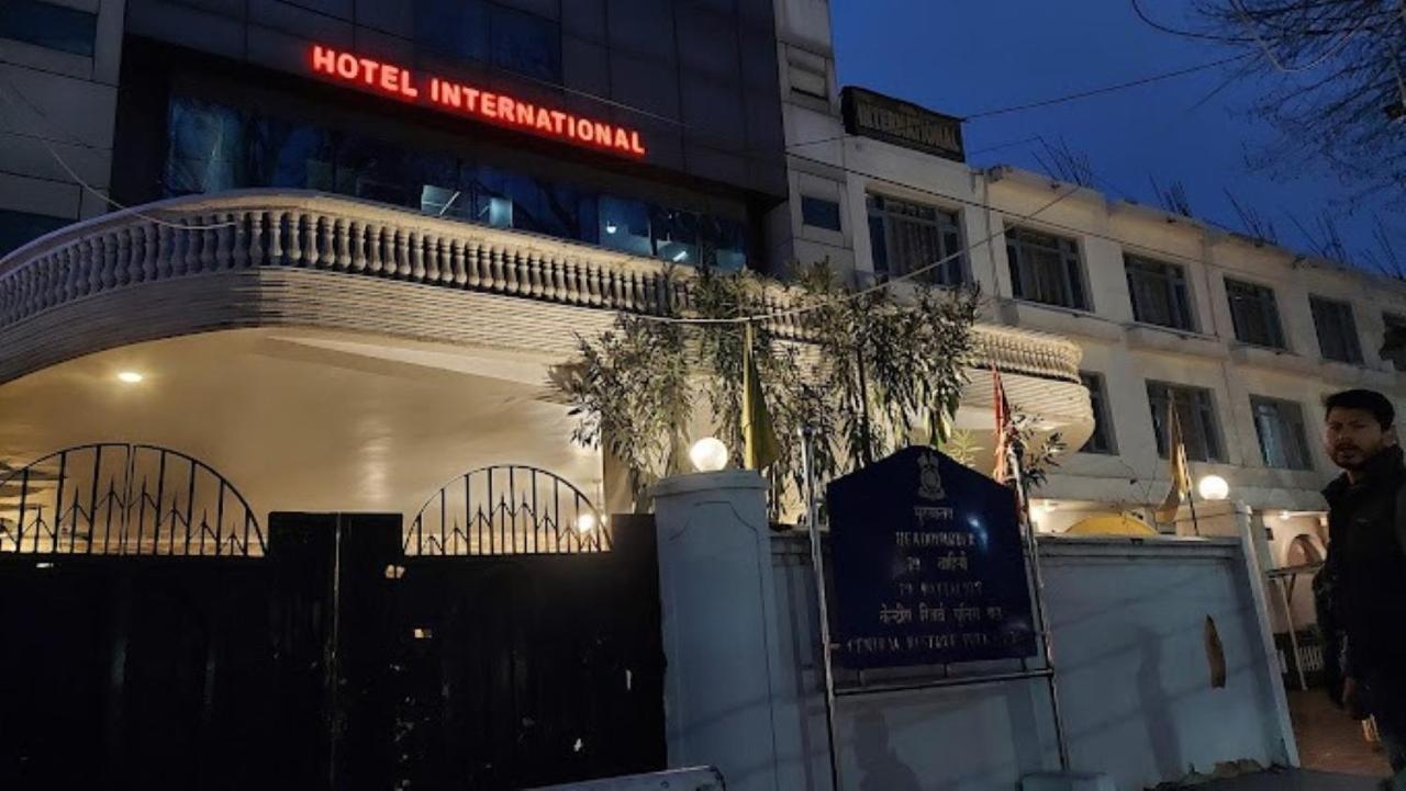 Hotel International Srinagar Buitenkant foto