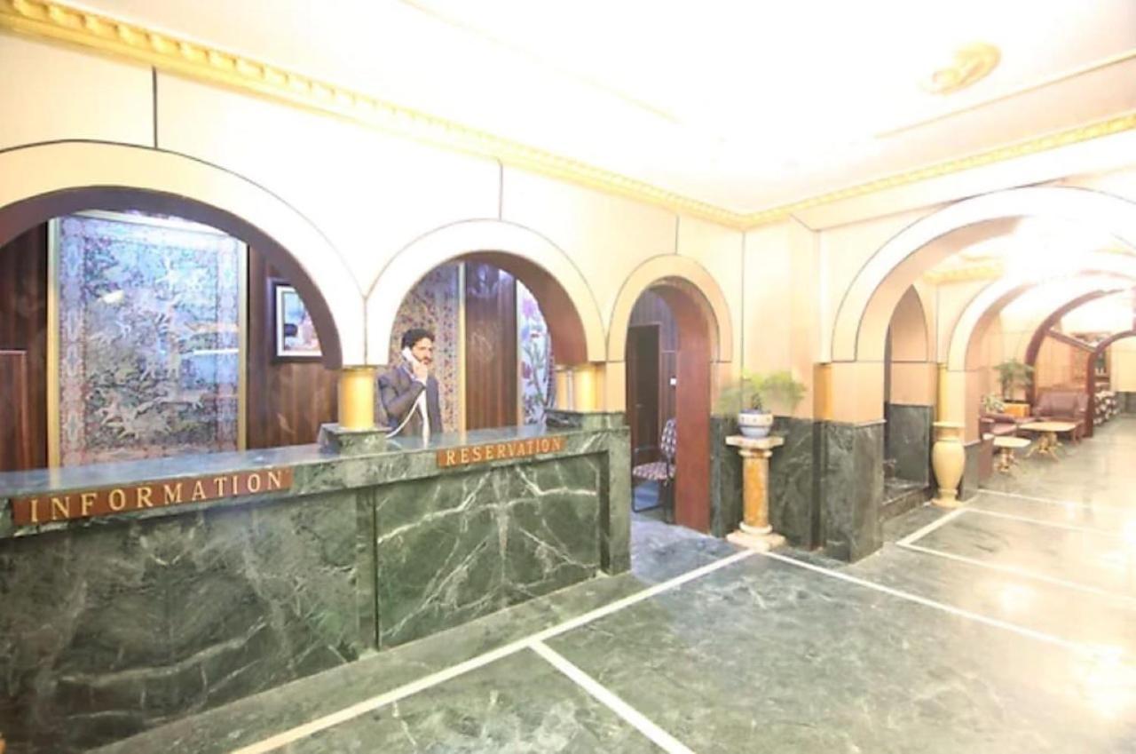 Hotel International Srinagar Buitenkant foto