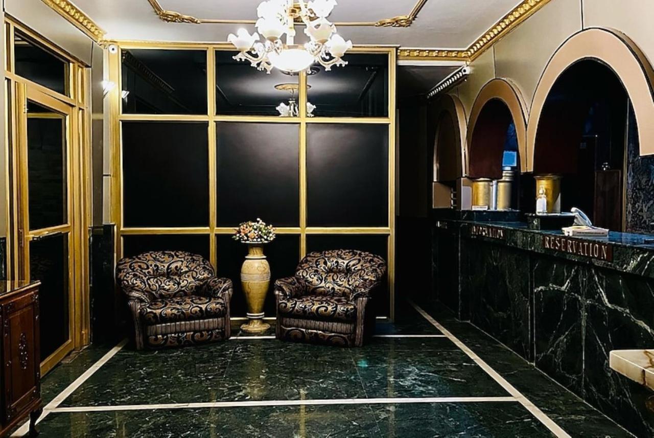 Hotel International Srinagar Buitenkant foto